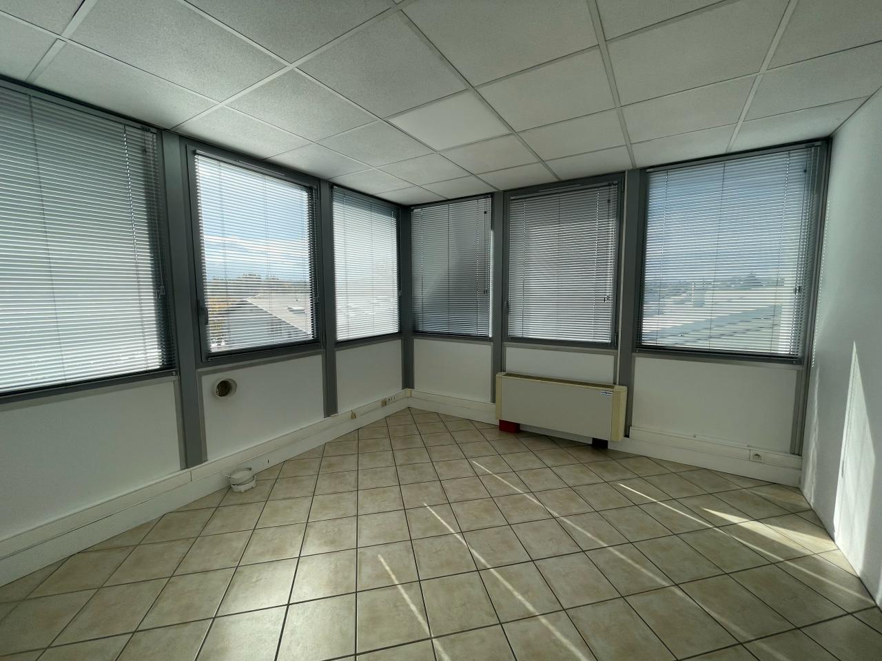 Local d'activité Meythet 955m² Location local d'activité Meythet Haute-Savoie OLACT2426804 10